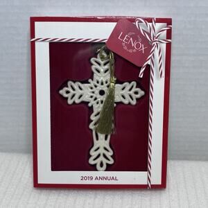 NIB Lenox 2019 Annual Snow Fantasies Cross Christmas / Holiday Ornament